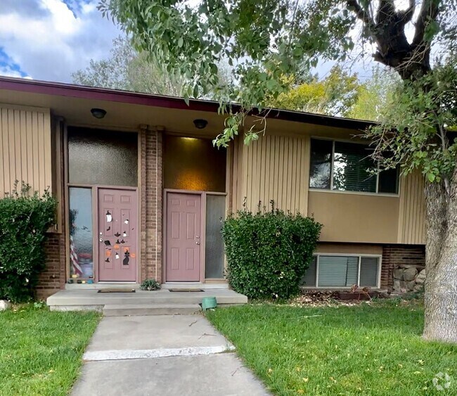 Building Photo - Great 2 Bd 1.5 Ba Duplex in Cottonwood Hei... Rental