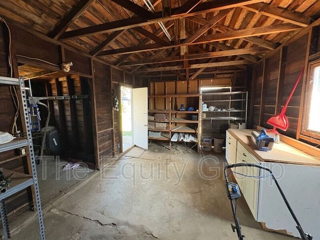 Photo - 209 E 11th St
