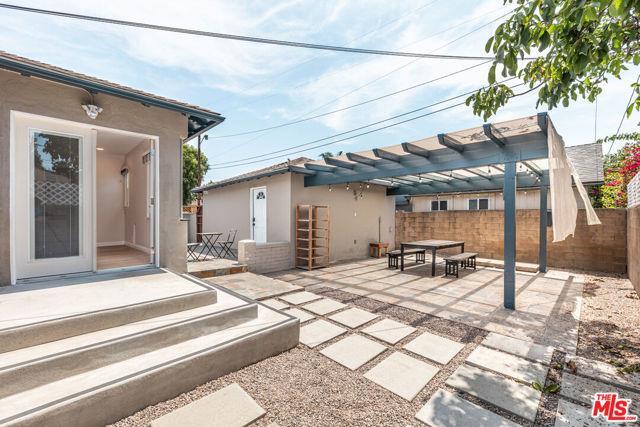 Photo - 2537 Cotner Ave