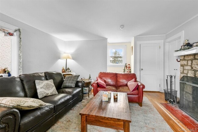 Photo - 1083 Hunter Ave