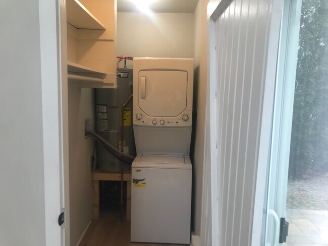 washer /dryer in unit - 81 Commerce St Unidad 81 R