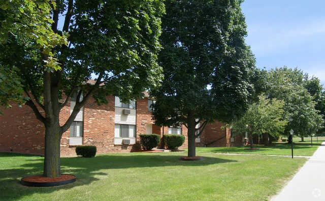 Photo - Woodland Manor Apartments