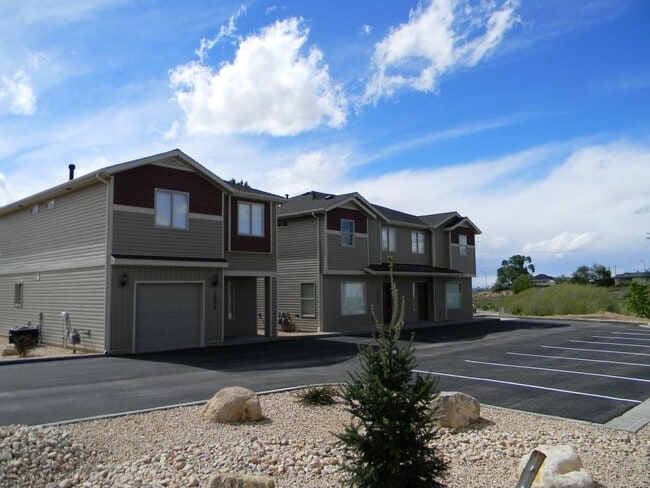 Building Photo - 1656 W Harding Ave
