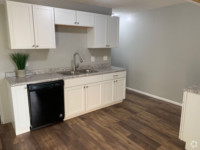 Building Photo - Fantastic 3 Bedroom 1 Bathroom Townhome in...