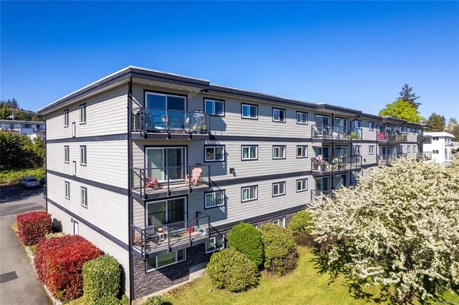 Photo - 218 Bayview Ave