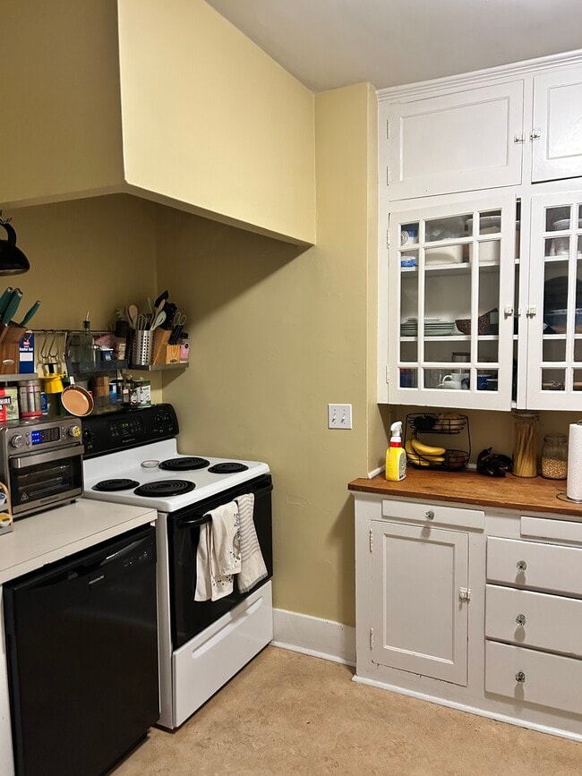 Kitchen - 1823 Northeast 11th Avenue