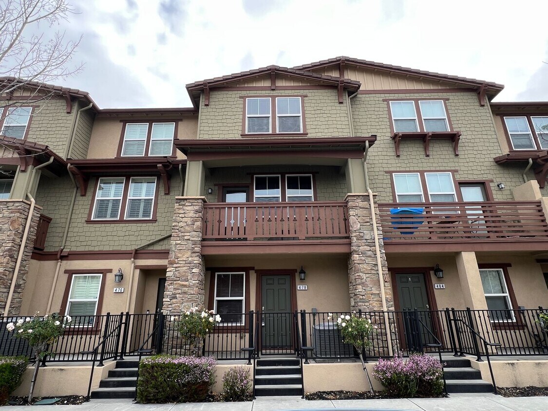 Immaculate Tri-level 3 Bedroom 3 Bath San ... - Immaculate Tri-level 3 Bedroom 3 Bath San ...