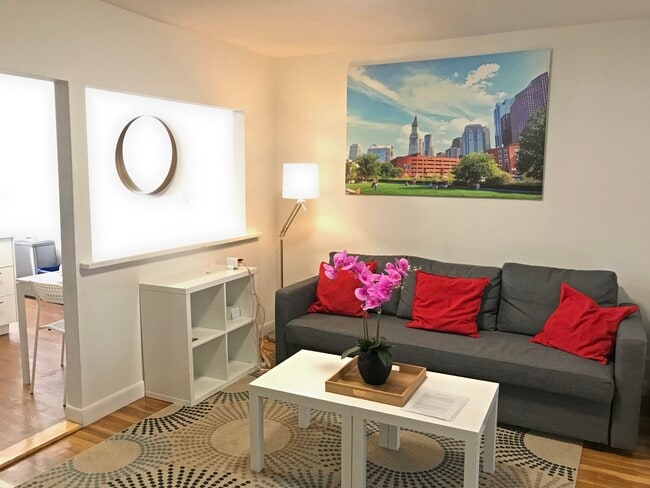 287 Dorchester St Unidad 3-bed 2-bath