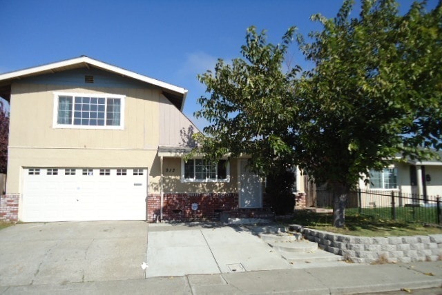 Building Photo - Coming Soon 4 bedroom 2 bath single family... Rental
