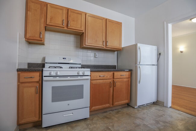 Building Photo - 1620 W Lunt Ave Unit #1A