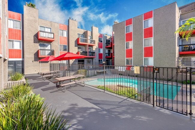 Photo - Kingsley Plaza