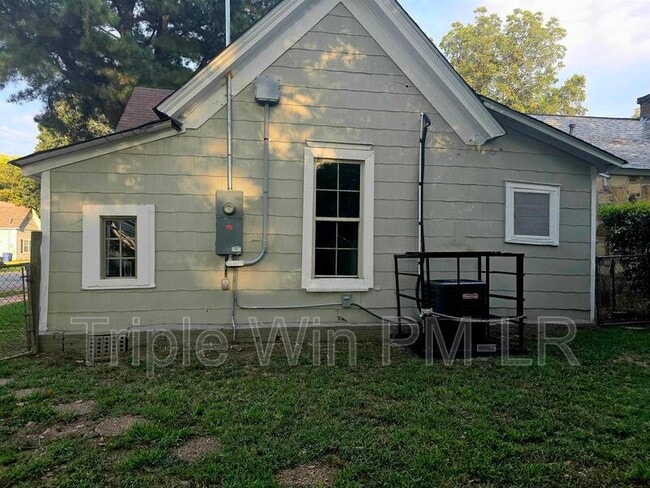 Photo - 1300 W 10th St