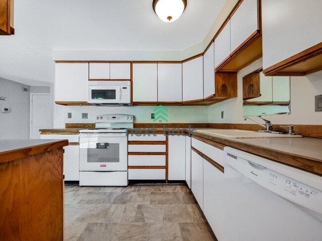 Photo - 3 BED & 2 BATH SINGLE FAMILY HOUSE FOR RENT