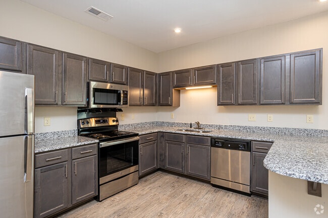 2BR, 2BA - 982SF