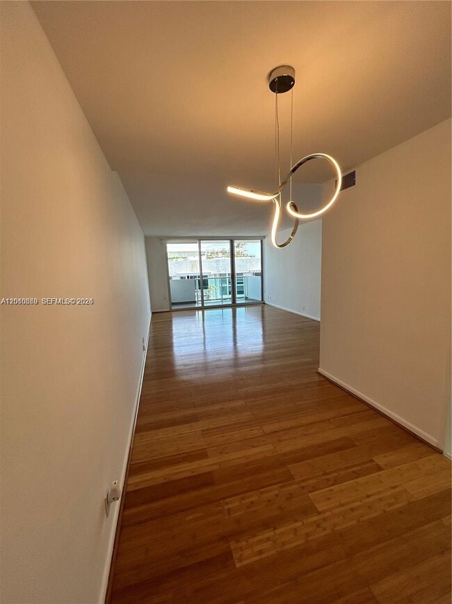 Building Photo - 1200 West Ave Unit PH23