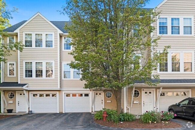 Building Photo - 122 E Squantum St Rental