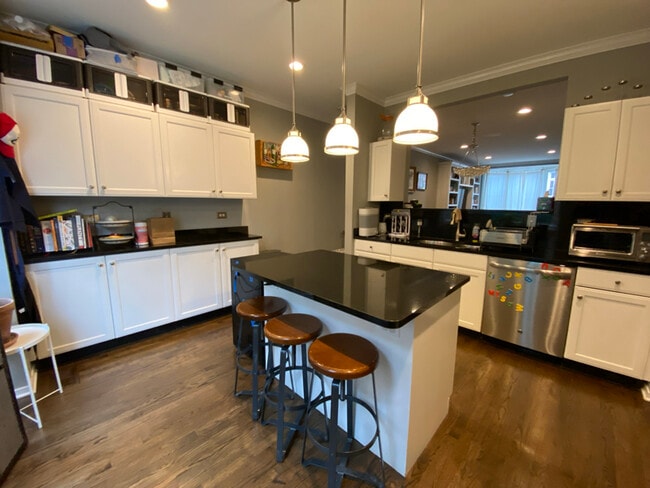 Photo - 2700 N Seminary Ave