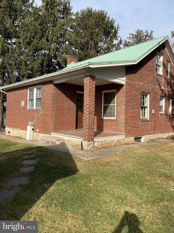 Photo - 764 Buchanan Trail E