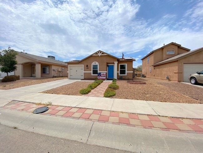 Building Photo - Northeast El Paso(Mesquite Hills 3bed with Refrig A/C and Solar Panels!