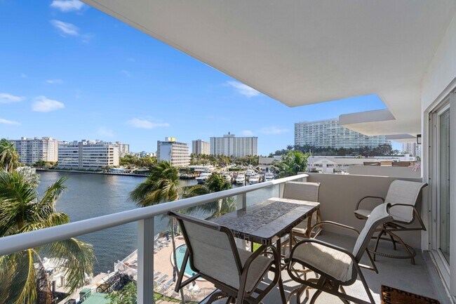 Photo - 140 NE 28th Ave Unidad 604