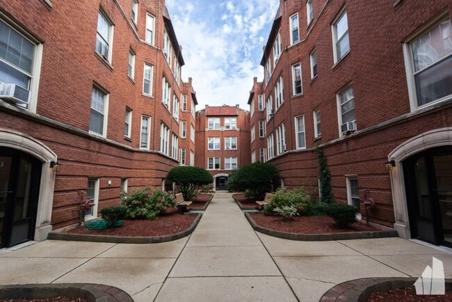 Building Photo - 545 W Aldine Ave Unit 1N Rental