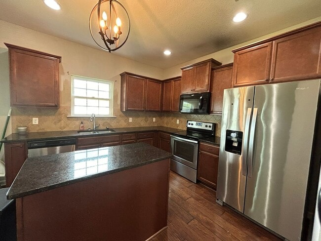 Photo - 651 Red Oak Ln