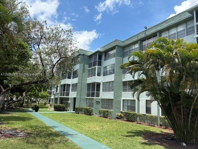 Building Photo - 2781 Taft St Unit 411