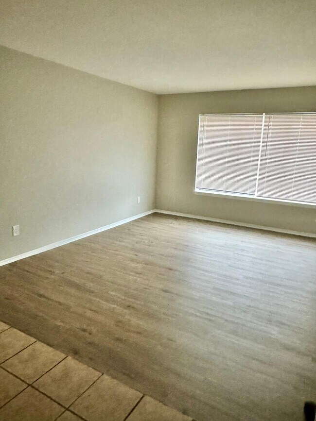 Photo - Salem Apartments