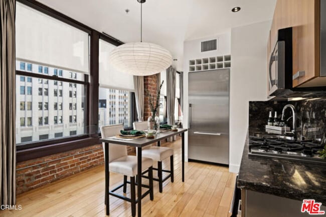 Building Photo - 460 S Spring St Unit 601