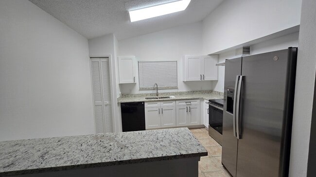 Photo - 846 Grenadier Dr