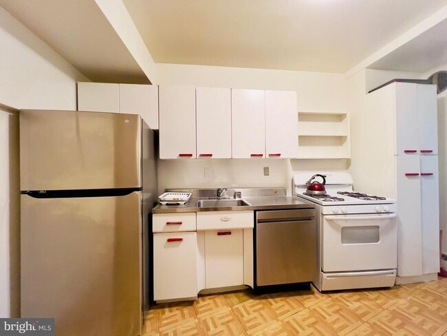 Photo - 4200 Cathedral Ave NW Unidad 114