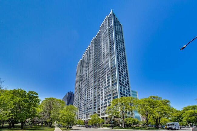 Building Photo - 2800 N Lake Shore Dr Rental