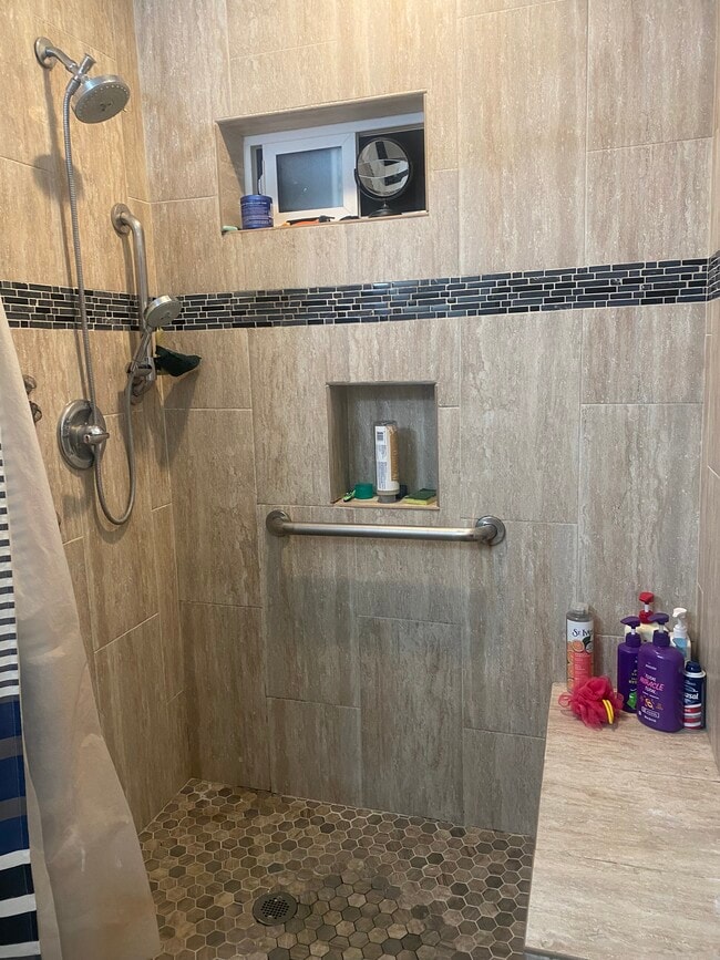 Photo - 18334 Lorne St