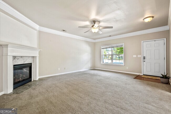 606 Lofty Ln
