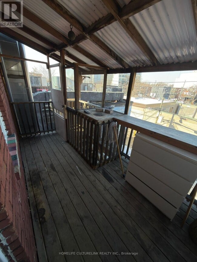 Photo - 158 Danforth Ave