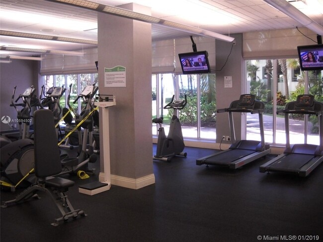 Photo - 3801 S Ocean Dr Unidad 10V