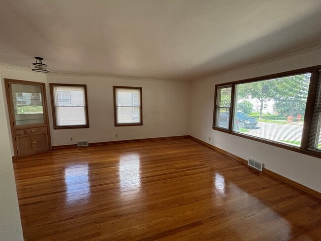 Photo - 361 N 62nd St