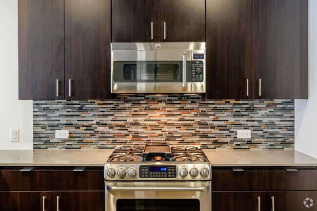 1BR, 1BA - 848SF - 16M