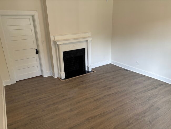 Building Photo - 3121 Grove Ave Unit 2