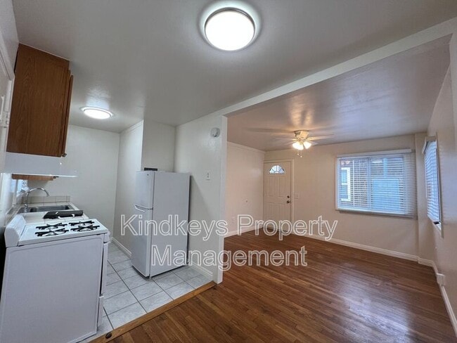 Photo - 5046.5 Muir Ave