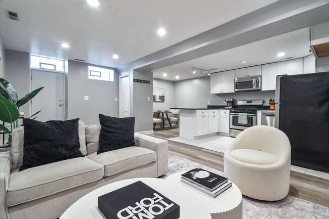 Building Photo - 3018 N Clybourn Ave Unit ID1359760P