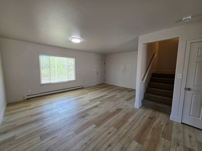 Photo - 3 Bed 2 1/2 Bath in Fruitvale
