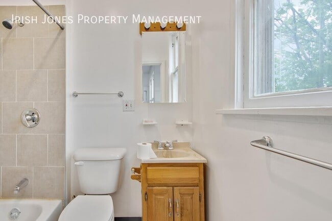 Photo - 175 Freund St Unit Rear Flr 2