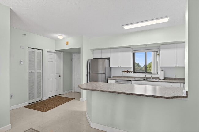 Photo - 2105 Lavers Cir Unit 403