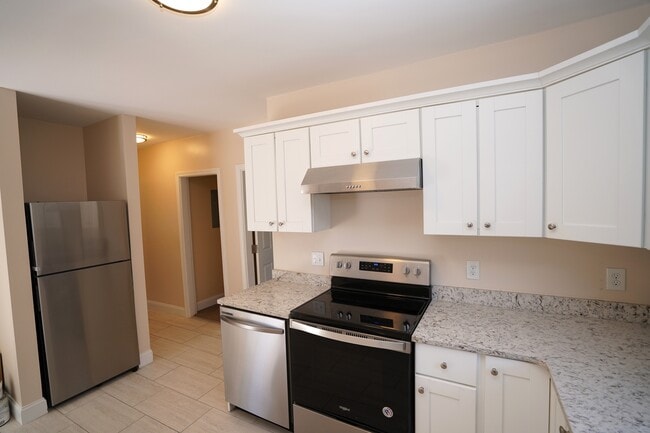 Building Photo - 83 Waverly St Unit 1 Rental