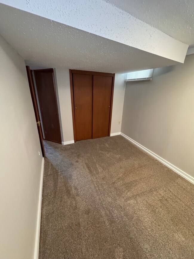 Building Photo - 209 SW Cherry St