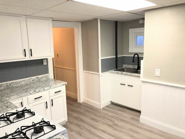 Kitchen - 108 Pharis St Unit 2