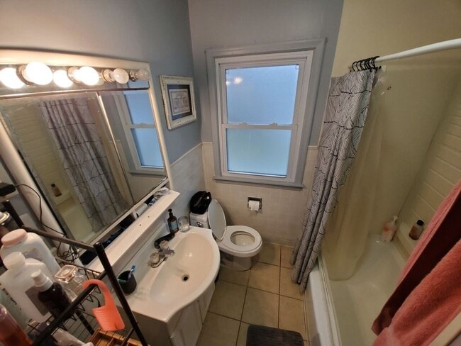 Photo - AVAILABLE JUNE! - 7 Bed 3 Bath Home!