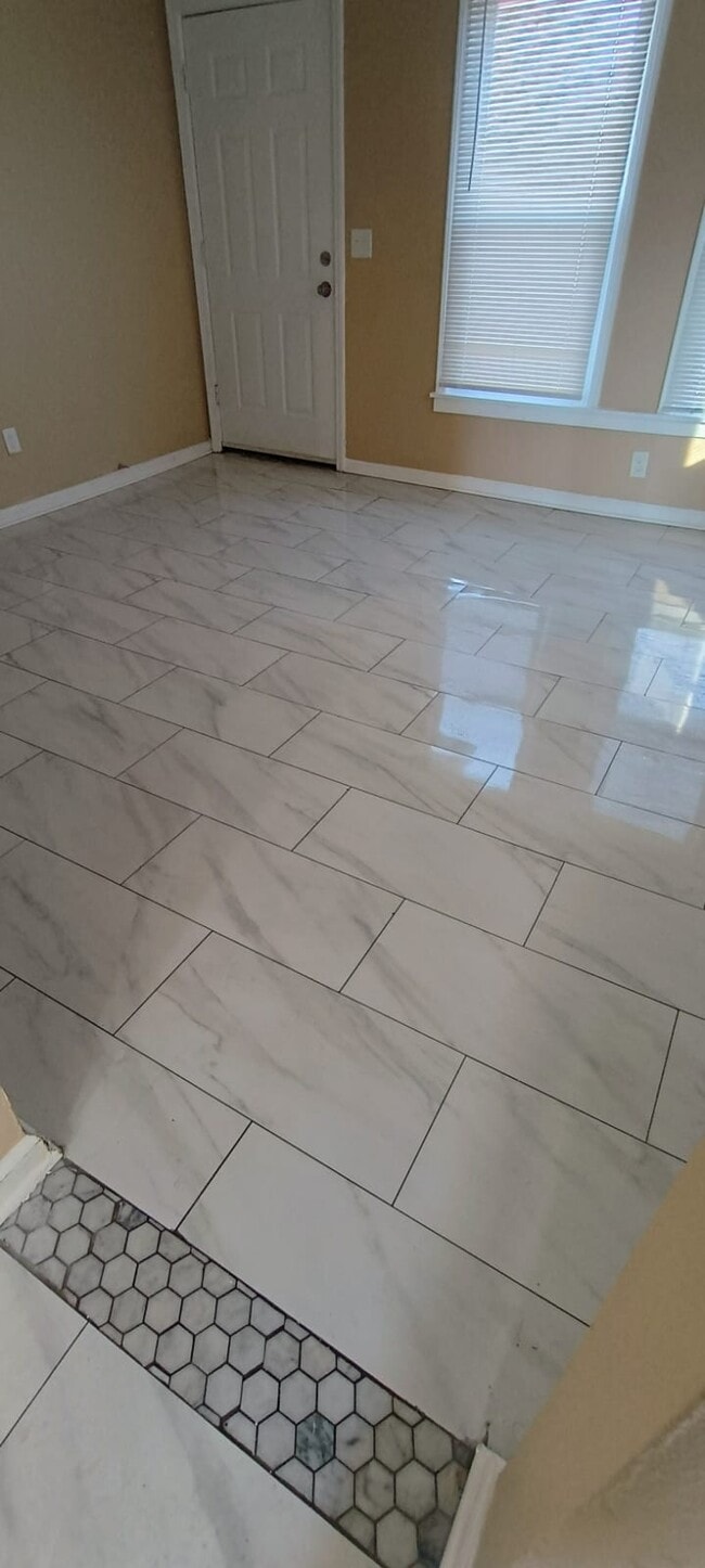 Photo - 8353 Alpine St