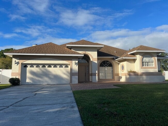 Building Photo - 664 Wyckliffe Pl